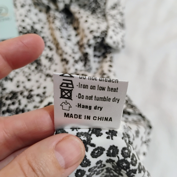 Chic Black and White Women's Blouse - Picture 5 of 8